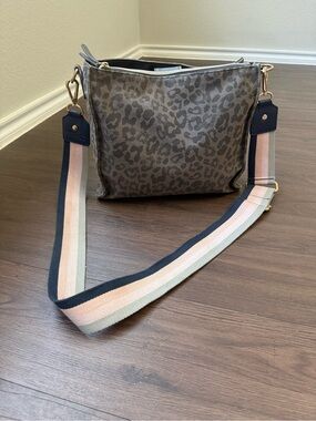 Erin Condren Gray Leopard Canvas Crossbody Bag Pink Blue Stripe Strap Purse